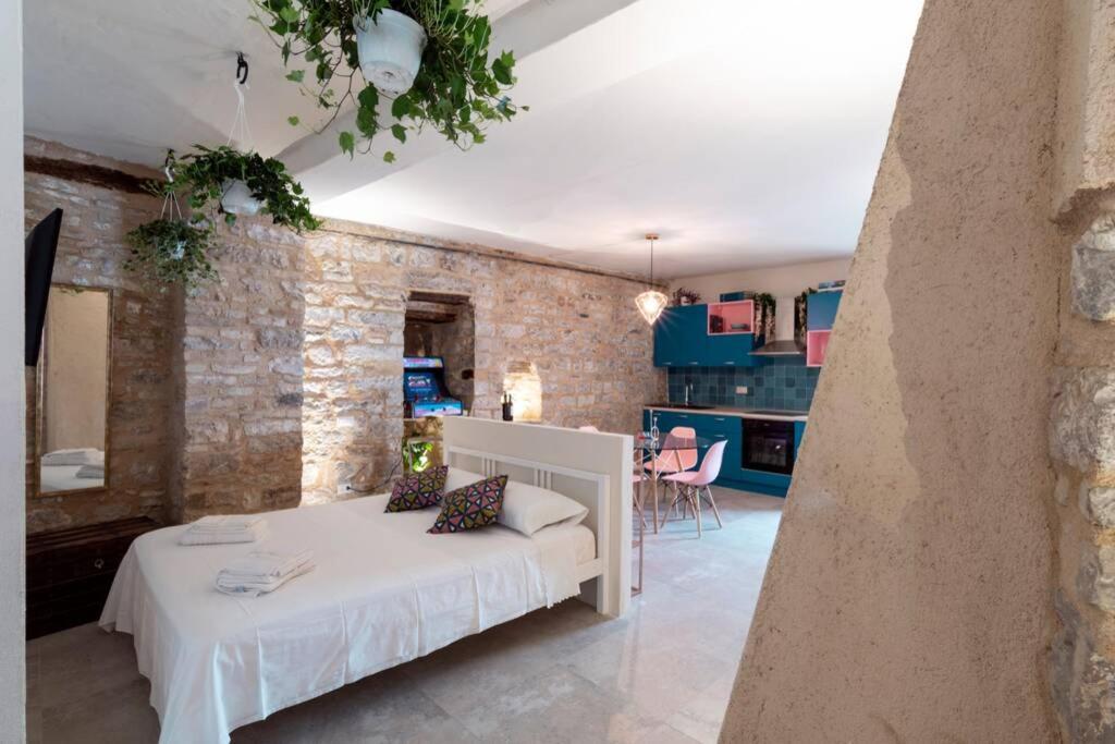 Cornelia Cavern Cosy Studio Apartment In Spello Exterior photo